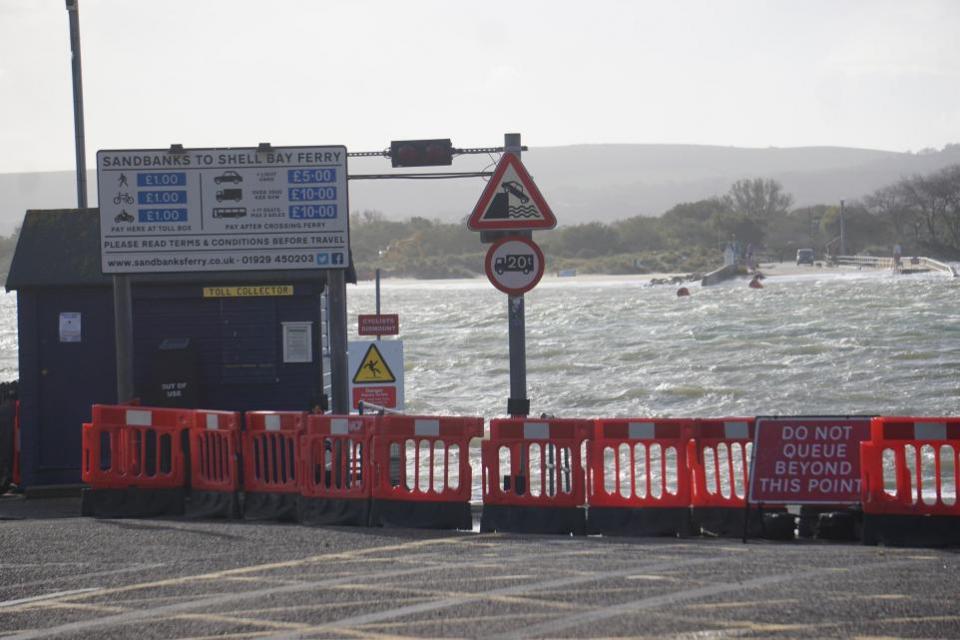 Bournemouth Echo: terminal de ferry Sandbanks cerrada