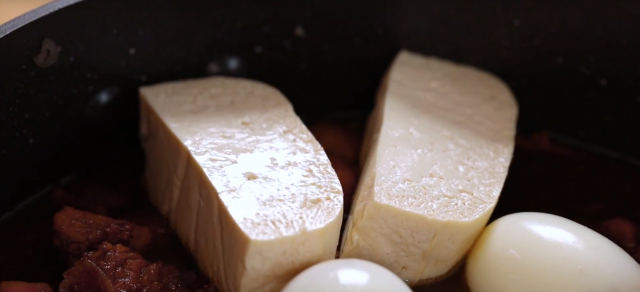 Add hard-boiled eggs and tau kwa to simmer