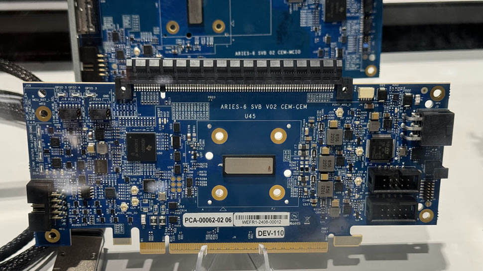  Astera Labs Aries 6 PCIe Retimer Development Board. 