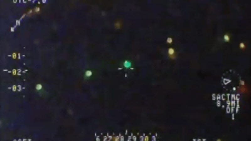 A laser strike captured on video by the FBI in 2011.<br> - Gif: FBI / YouTube (<a class="link " href="https://youtu.be/3k4C8grAGP4" rel="nofollow noopener" target="_blank" data-ylk="slk:Fair Use;elm:context_link;itc:0;sec:content-canvas">Fair Use</a>)