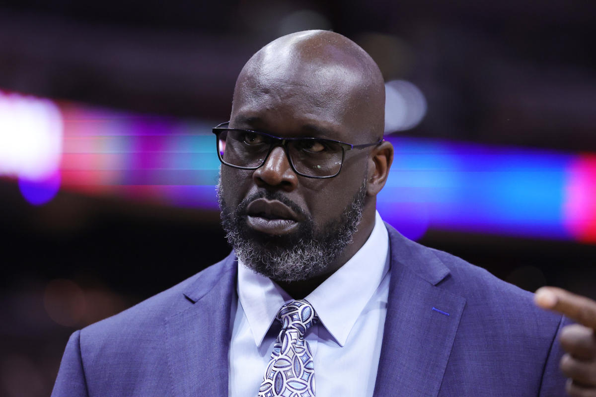 Miami Heat center Shaquille O'Neal has words with an official