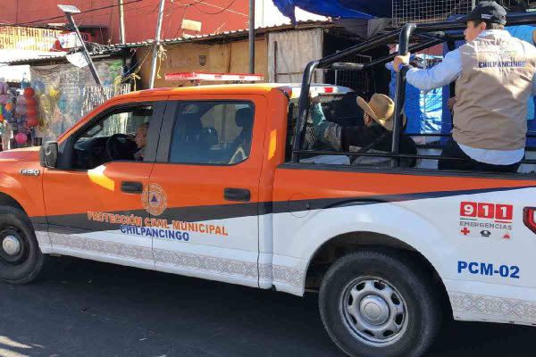 Vehículos del Ayuntamiento de Chilpancingo apoyan con el traslado de usuarios.