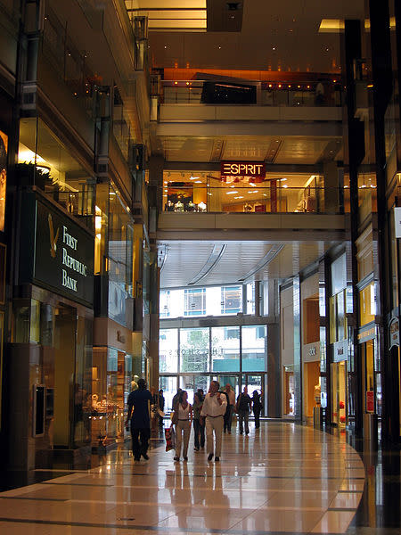 <p><b>5. Shops at Columbus Circle</b></p>Shops at Columbus Circle is an urban shopping mall in Manhattan, New York City. The mall includes mostly upscale stores selling luxury brands and some of the most expensive restaurants in the city. Shops at Columbus Circle has $1,600 sales per square foot.<p>(Photo: Wikimedia Commons)</p>
