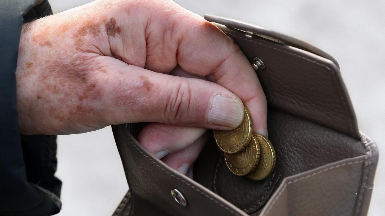 Laut einer aktuellen Umfrage ist der Kampf gegen Altersarmut für die Bundesbürger das wichtigste politische Thema für eine Wahlentscheidung. Foto: Stephanie Pilick/Symbolbild