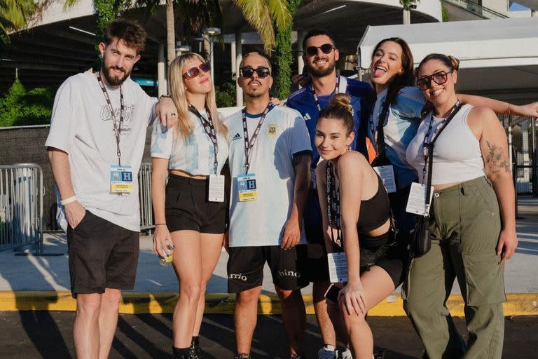 Con Nico Occhiato y Nati Jota, el equipo de LUZU TV entrevistó a Lionel Messi y se quedó con la foto viral más increíble