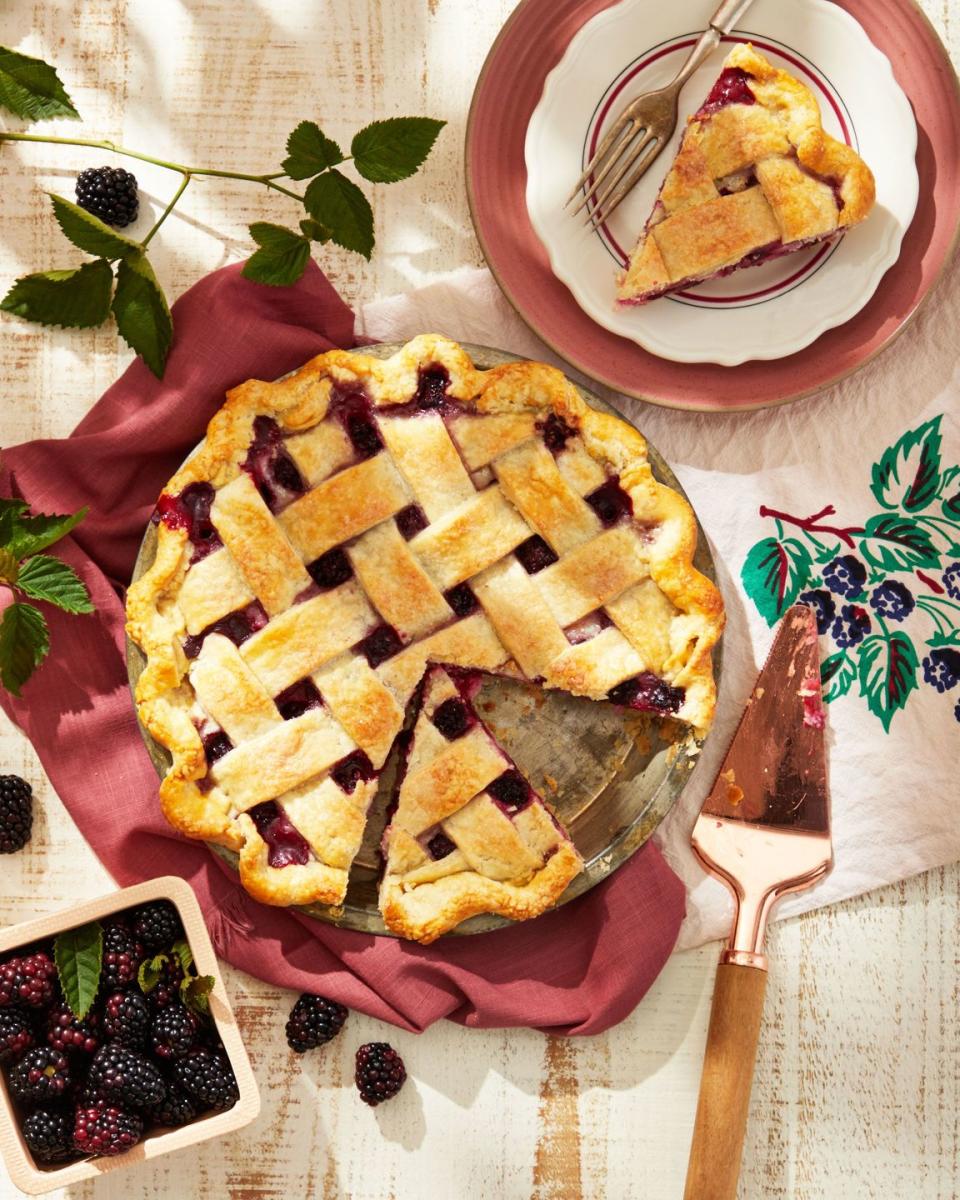 blackberry sour cream pie