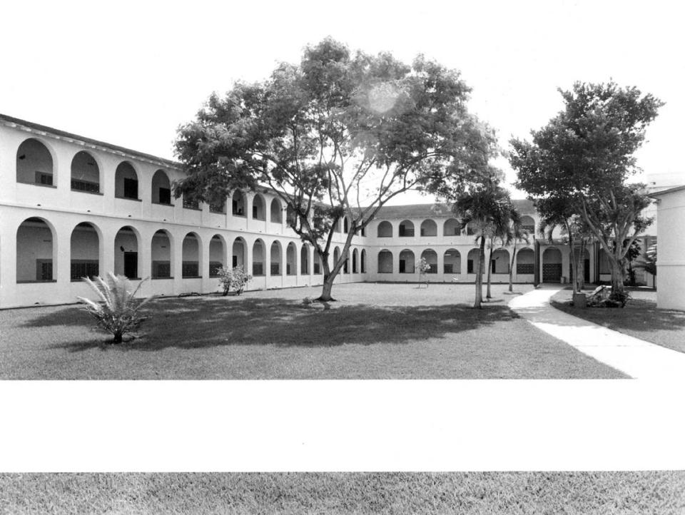 One of two courtyards surrounded by classrooms at Miami Jackson High School in 1987. Miami Herald File