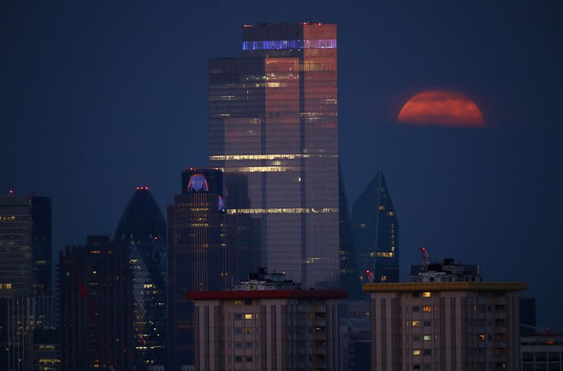 The full moon in London