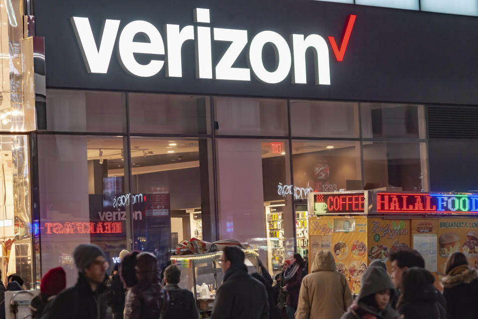 Verizon will give all its subscribers free access to its spam alert and call