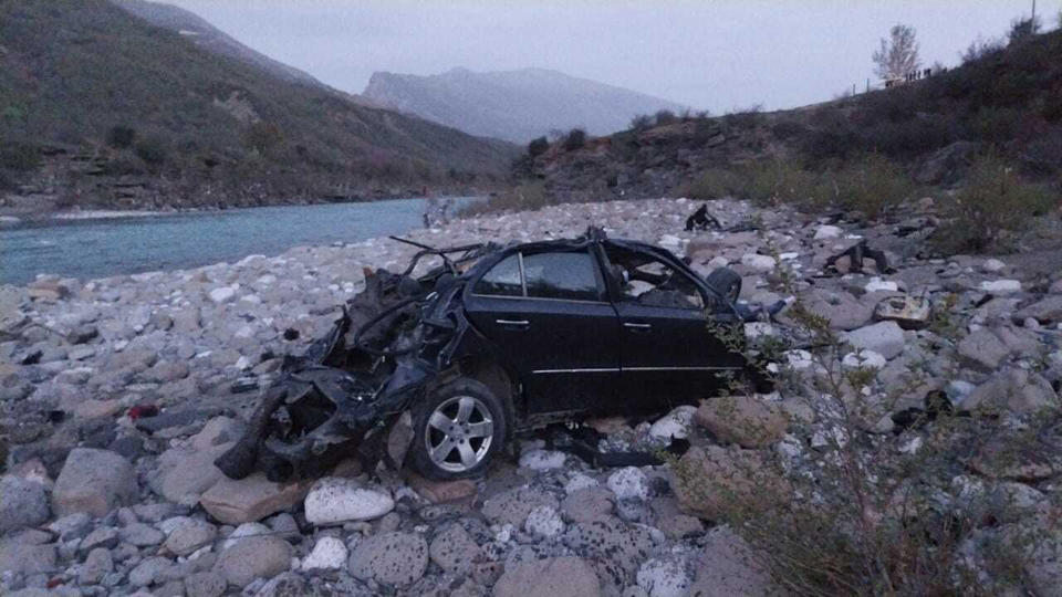 In this photo provided by the Albanian Police and released on Tuesday, April 2, 2024 a view of a damaged vehicle that crashed into the Vjosa River about 150 miles southeast of the capital, Tirana, Albania. Albanian police say a car crashed into a river in the country's southeast, killing all eight people on board, including seven suspected migrants and a local driver. The driver of the vehicle lost control and veered into the Vjosa River about 150 miles southeast of the capital, Tirana, around 4 a.m. on Tuesday, according to a police statement. (Albanian Police via AP)