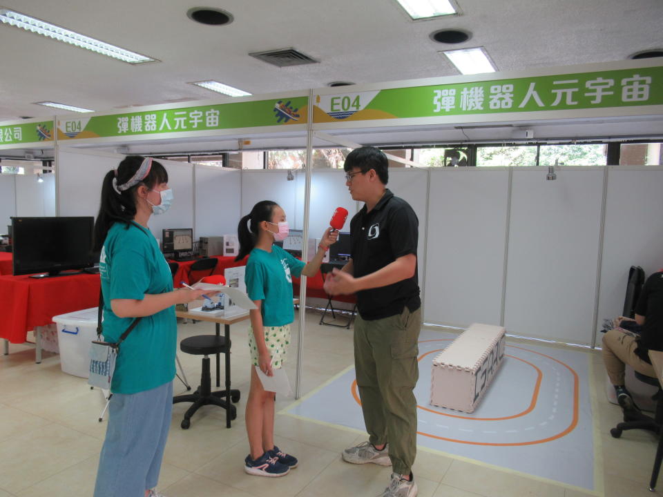 全國科展校園記者倪禎採訪科學博覽會