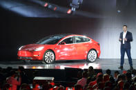 <p>Auf Tesla müssen die Besucher auf der IAA in diesem Jahr verzichten. Der Elektro-Pionier kommt nicht zur Frankfurter Auto-Messe. (Foto: dpa) </p>