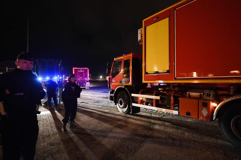 Traslado en Calais de los cuerpos de los migrantes ahogados en el Canal de la Mancha