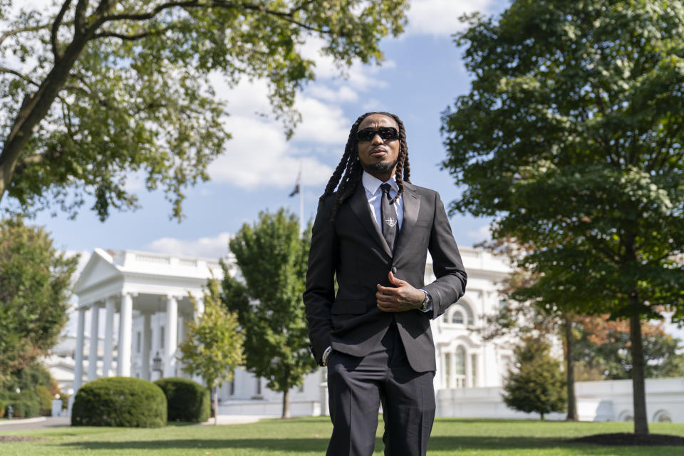 ARCHIVO - Quavo posa para un retrato en la Casa Blanca en Washington el 20 de septiembre de 2023. Quavo será el anfitrión de la Cumbre inaugural de la Rocket Foundation en el Centro Carter en Atlanta el martes. (Foto AP/Stephanie Scarbrough, archivo)