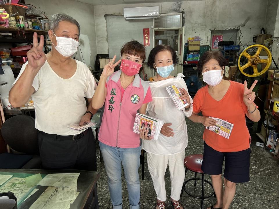 張嘉玲表示，參選以來，她從早到晚勤跑基層鄰里社區，無論是送車、宗教活動、掃街菜市場等活動，都感受到很多熱情民眾的支持與期待。   圖：張嘉玲辦公室提供