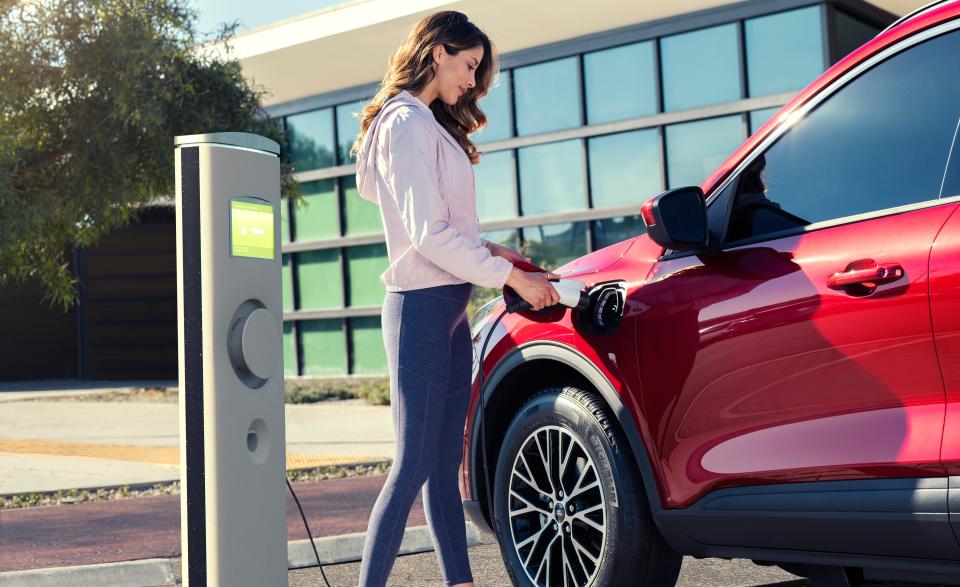 2020 Ford Escape Revives the Hybrid and Adds a Plug-In Variant