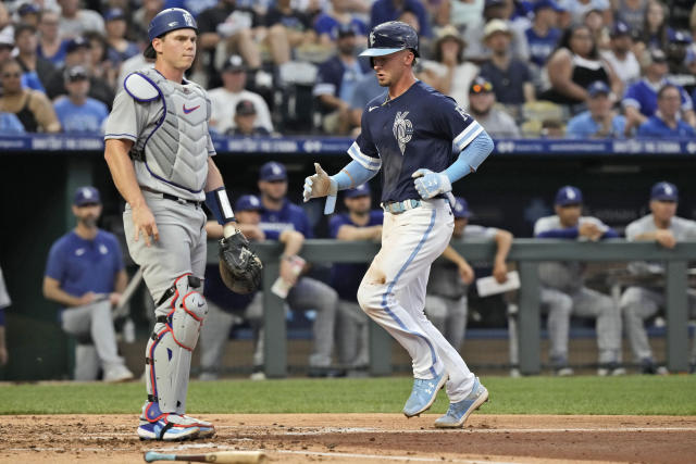 Mookie Betts homers twice, trades Dodger Stadium salutes w