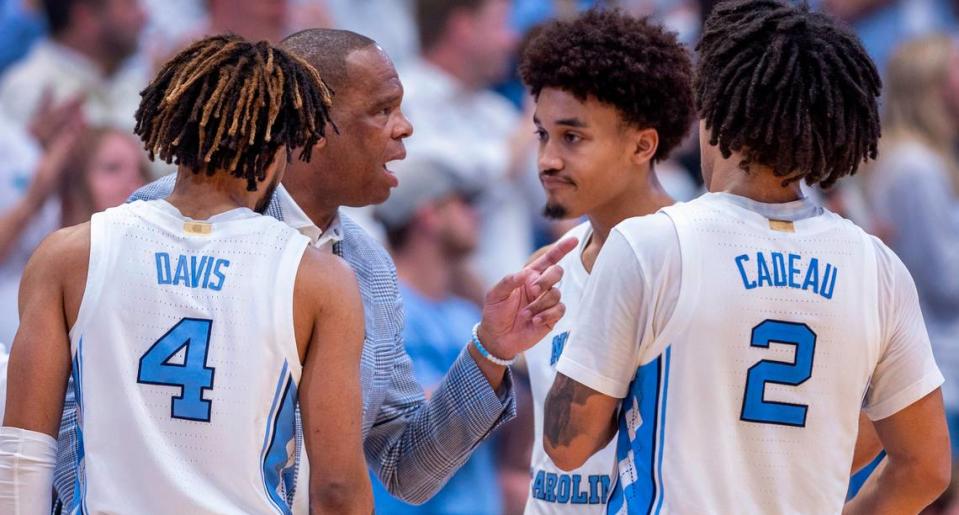 North Carolina coach Hubert Davis huddles with R.J. Davis (4), Seth Trimble (7) and Elliot Cadeau (2) in the closing minutes of play against Tennessee on Wednesday, November 29, 2023 at the Smith Center in. Chapel Hill, N.C.