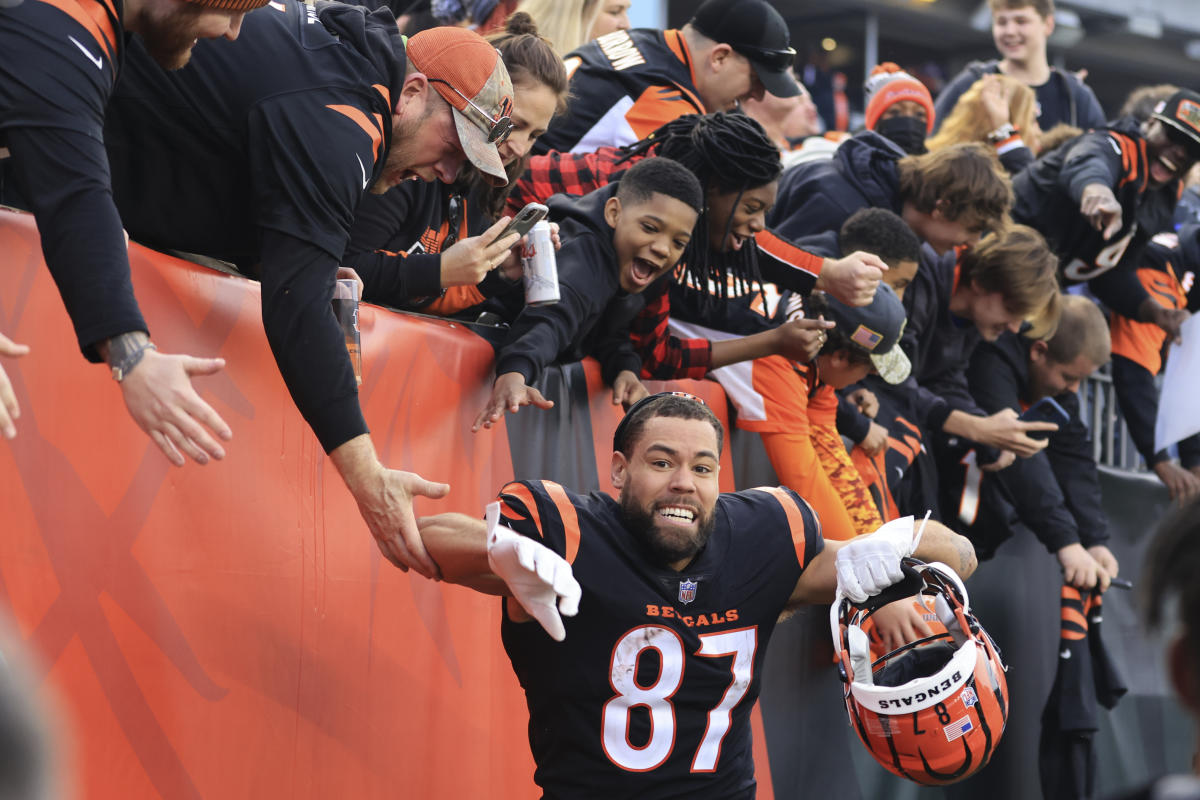 Bengals TE C.J. Uzomah carted off with injury in AFC championship