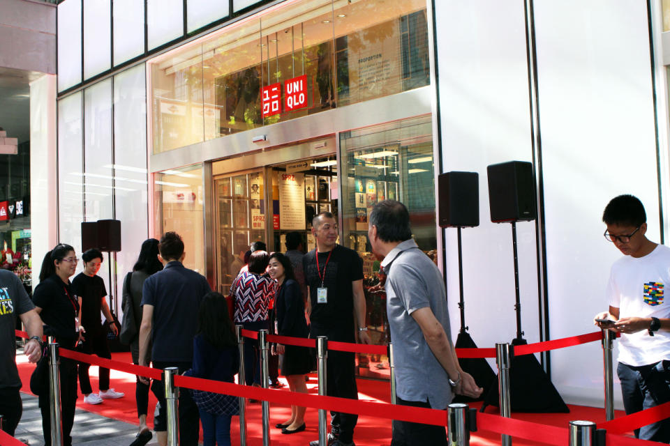 Shoppers streaming into the newly opened Uniqlo flagship store. (Photo: Sharlene Maria Sankaran/ Yahoo Singapore)