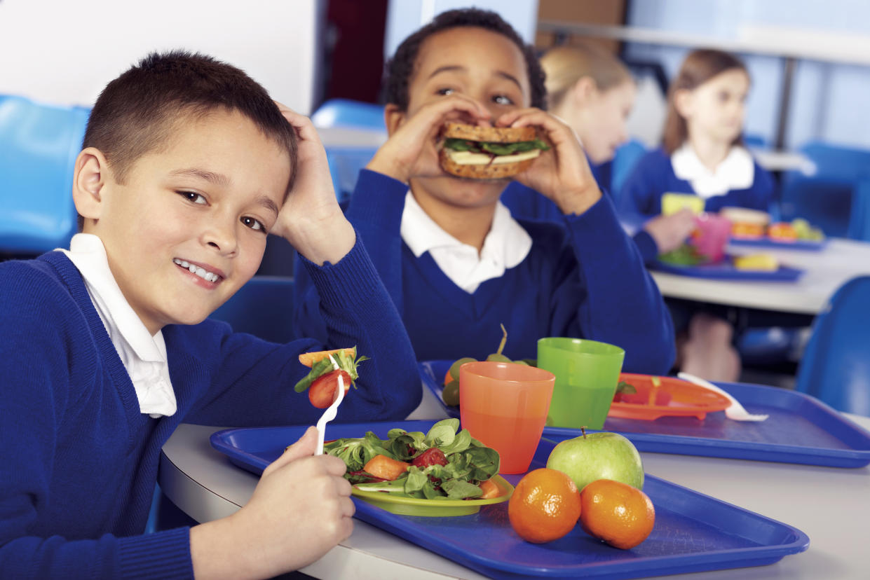 Eating fruit and veg at lunchtimes means a better afternoon for children. (Getty Images)