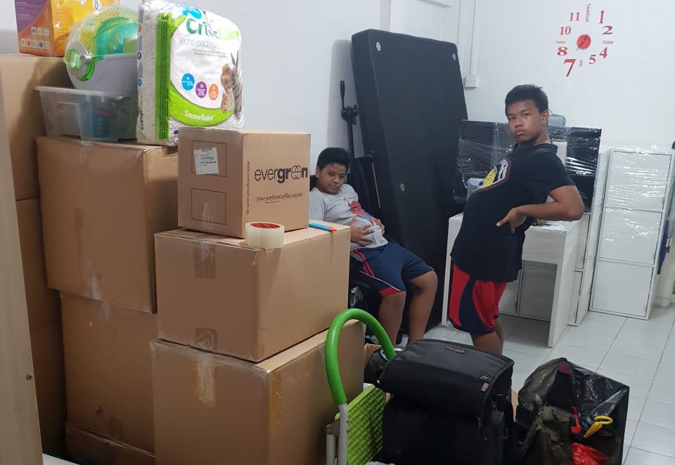 The family preparing to move out of the rental flat at Lengkok Bahru in 2018. (PHOTO: Muhammad Faizal Sugi)