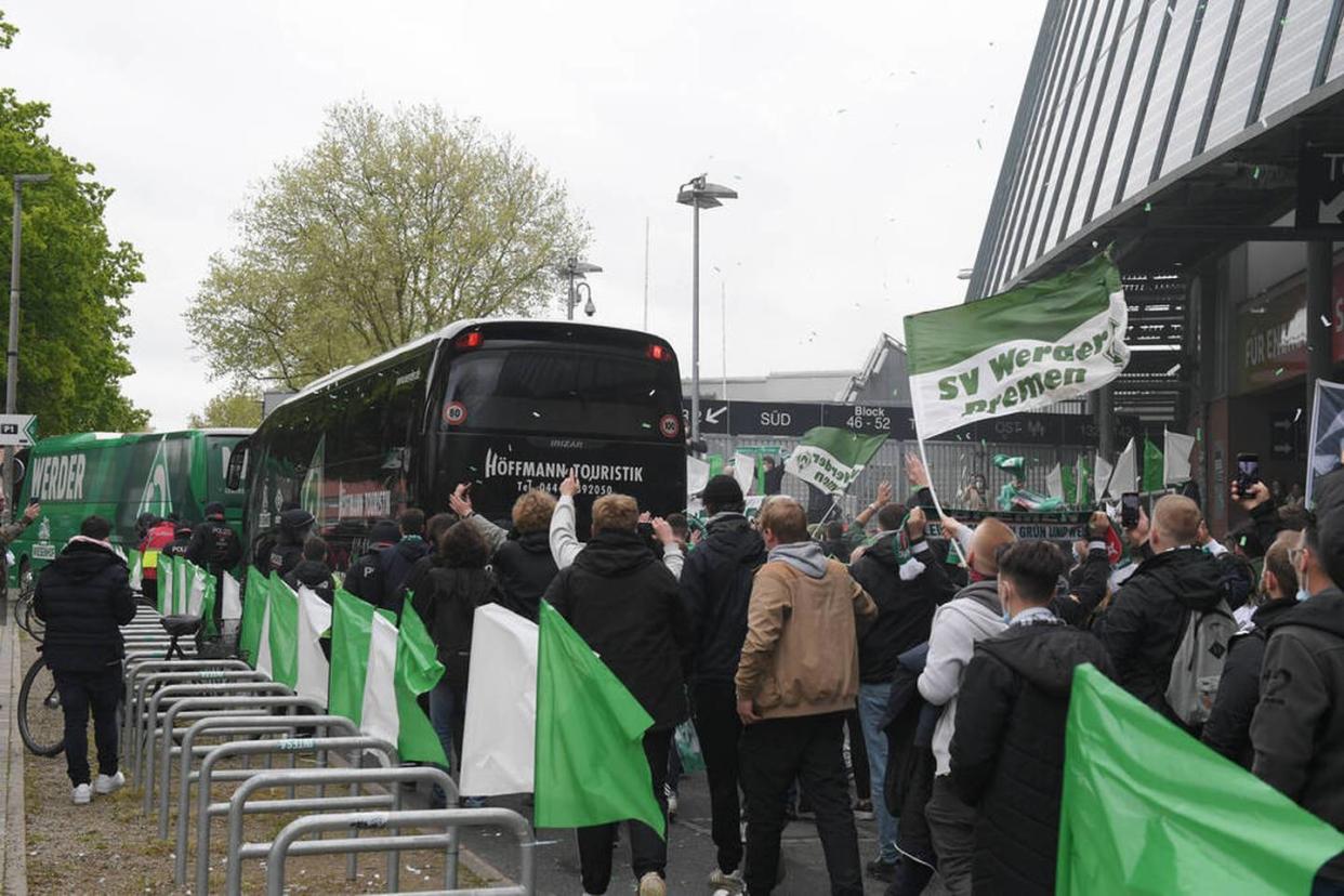 Fans nicht nur von Schalke enttäuscht - Union als Überraschung