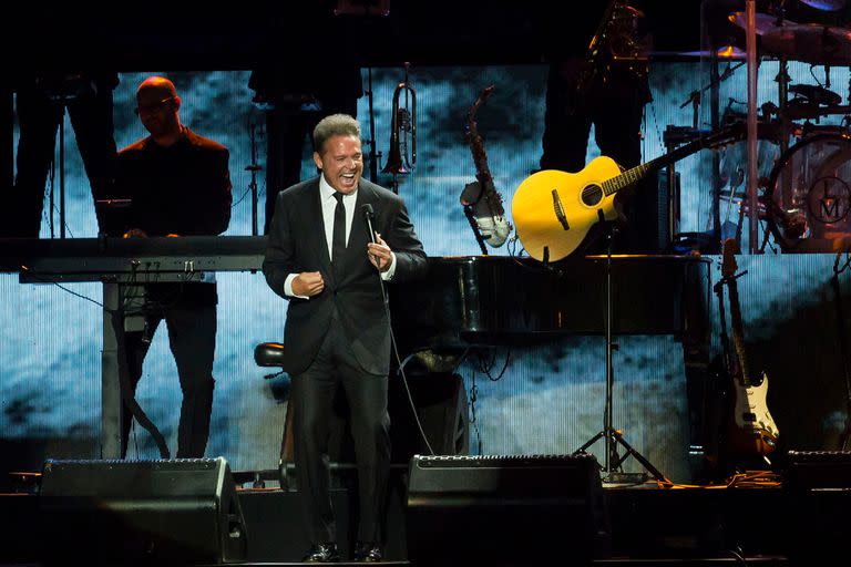 Luis Miguel, durante la primera fecha del recital que ofreció en el Campo Argentino de Polo, en Buenos Aires