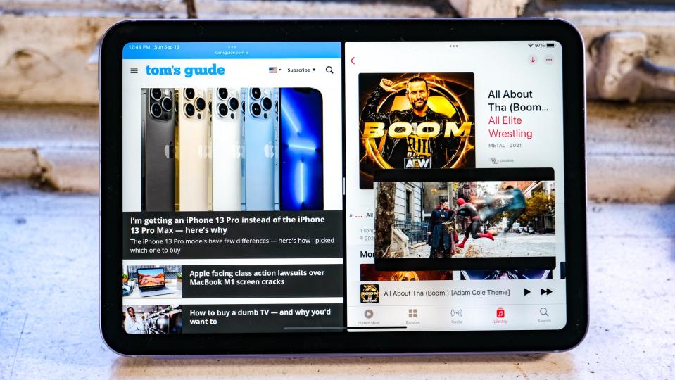The iPad mini 2021 in multitasking mode