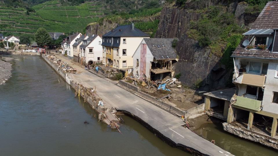 Nicht nur in Mayschoß in Rheinland-Pfalz wurden viele Häuser bei der Hochwasserkatastrophe komplett zerstört oder stark beschädigt.