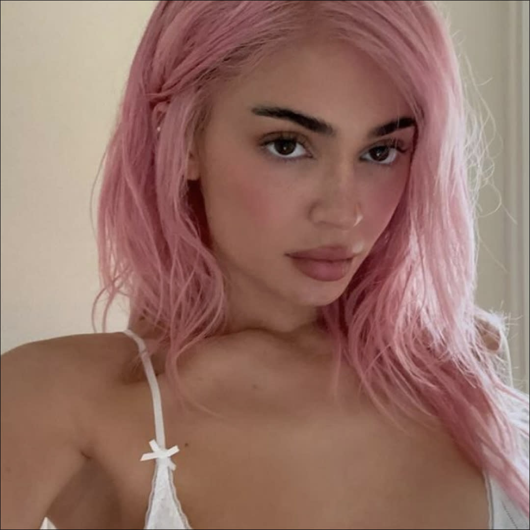  Kylie Jenner pink hair Instagram. 