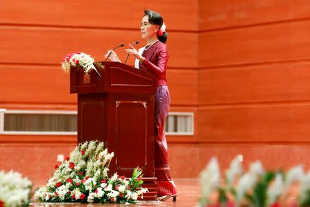 Myanmar State Counselor Aung San Suu Kyi arrives to deliver a speech to the nation over Rakhine and Rohingya situation, in Naypyitaw, Myanmar September 19, 2017. REUTERS/Soe Zeya Tun