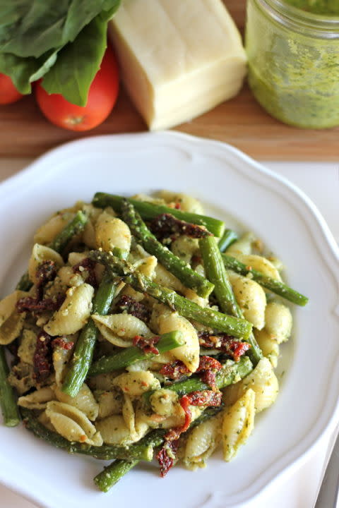 Pesto Pasta with Sun-Dried Tomatoes and Roasted Asparagus