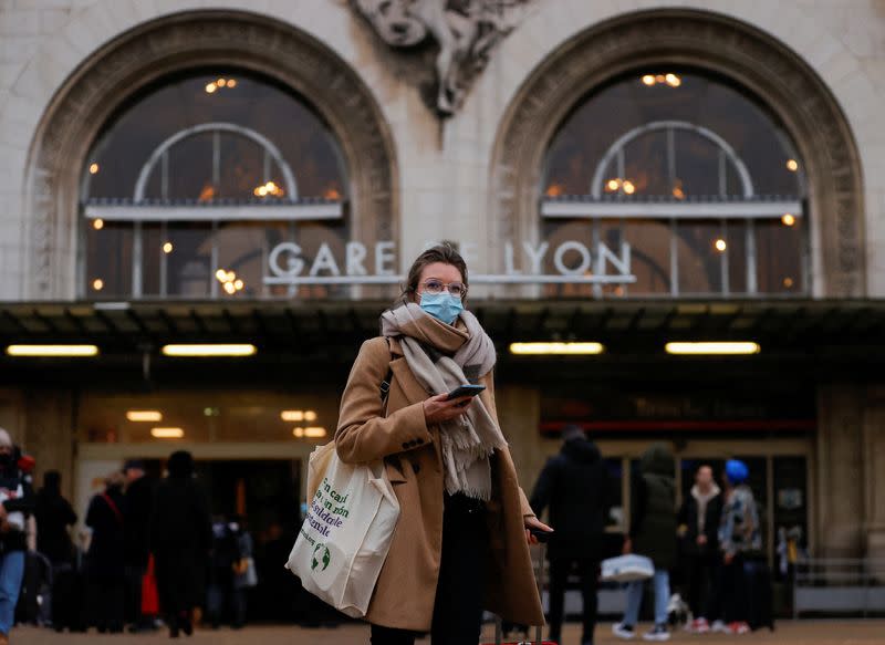 People arrive at Paris Gare de Lyon Railway station ahead of Christmas