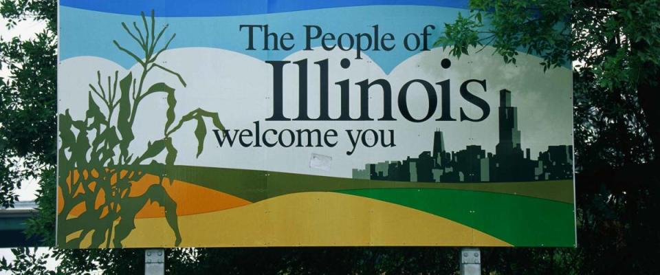 This is a road sign that says, the people of Illinois welcome you.