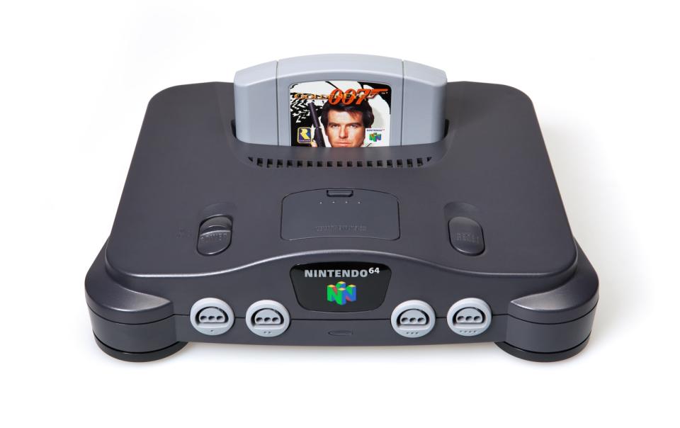 Nintendo N64 with Goldeneye 007 Game