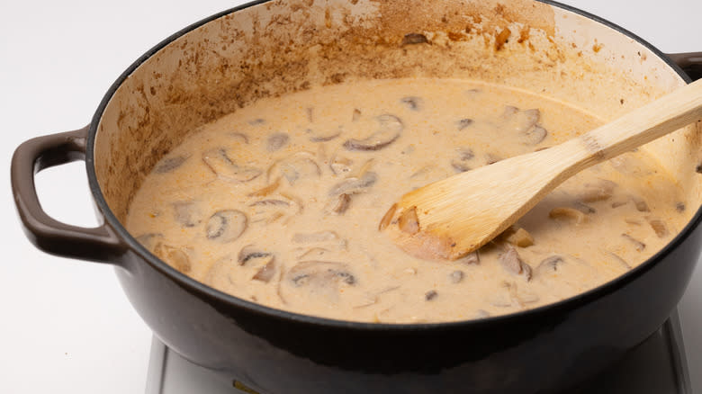 Cooking mushroom stroganoff sauce