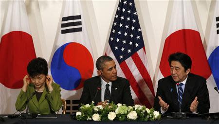 U.S. President Barack Obama holds a tri-lateral meeting with President Park Geun-hye of the South Korea (L) and Prime Minister Shinzo Abe of Japan (R) after the Nuclear Security Summit in The Hague March 25, 2014. REUTERS/Kevin Lamarque