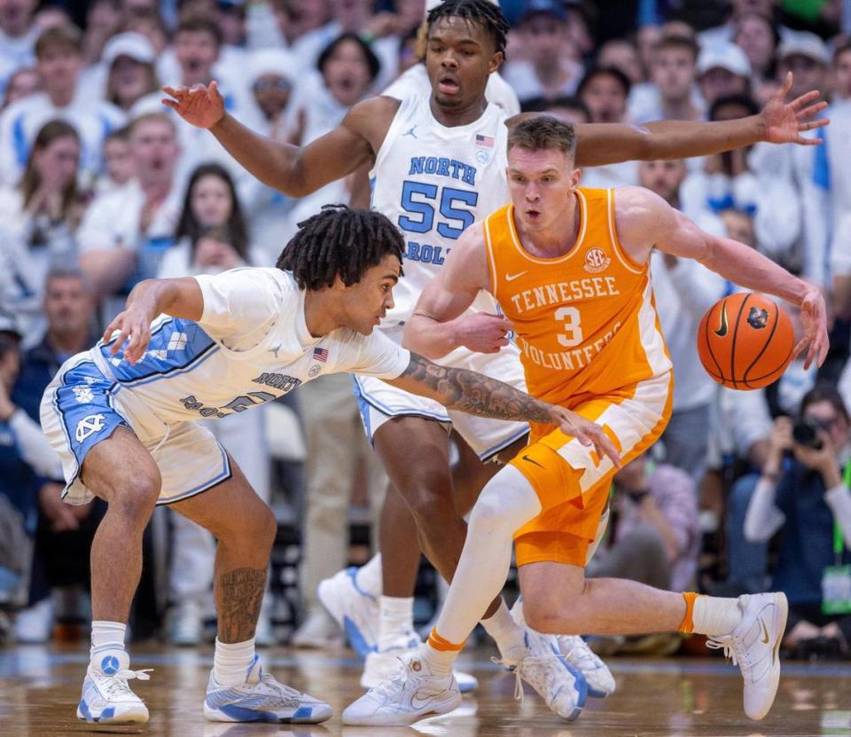 North Carolina’s Elliott Cadeau (2) defends Tennessee’s Dalton Knecht (3) in the teams’ game on Nov. 29, 2023 at the Smith Center in Chapel Hill.