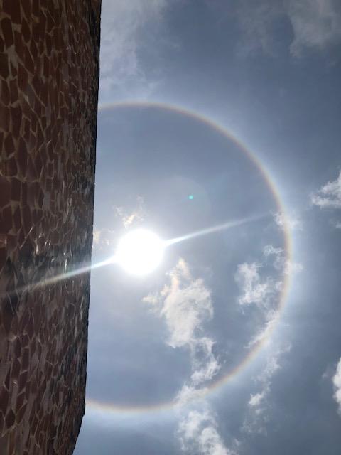 Halo (optical phenomenon) - Wikipedia