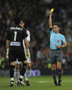 Sus líos con el técnico portugués le acabaron costando indirectamente su carrera en el arbitraje. Paradas Romero volvió a tenerlas con Mou en un partido entre el Real Madrid y el Rayo Vallecano jugado el 17 de marzo de 2013, pero esta vez no lo expulsó, decisión que en una reunión semanas después le reprochó en una reunión Manuel Díaz Vega, entonces director técnico del Comité de Árbitros. (Foto: Denis Doyle / Getty Images).