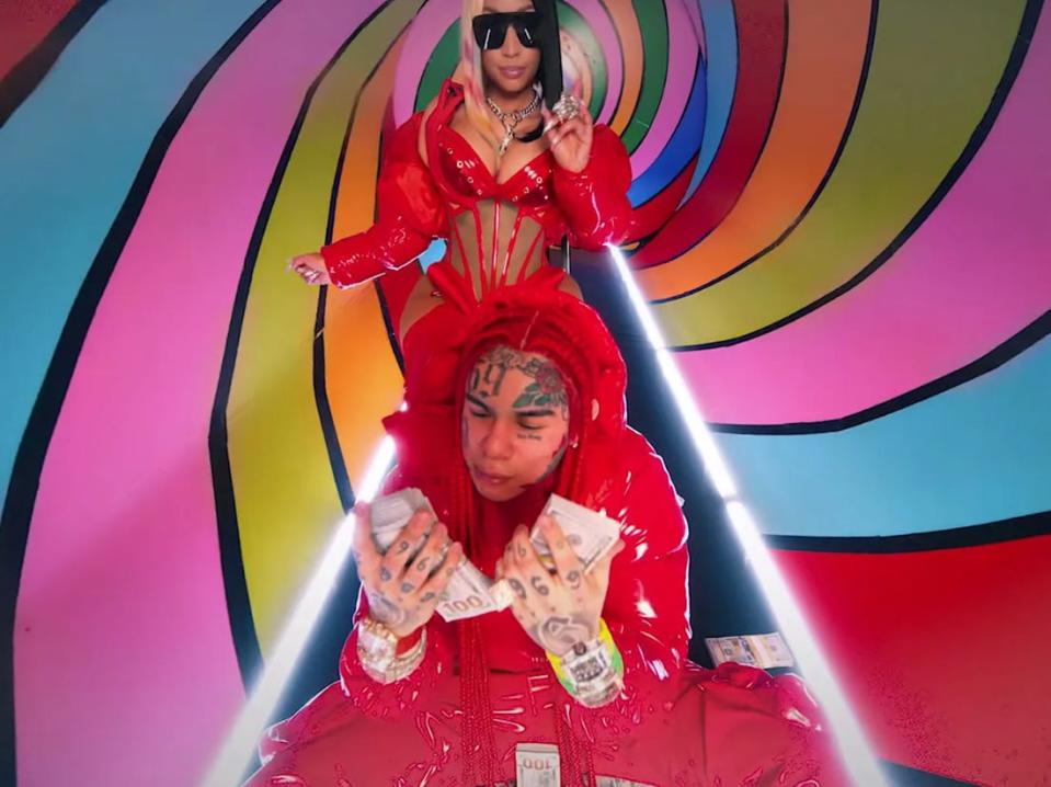 6ix9ine, Nicki Minaj in the video for "Trollz."