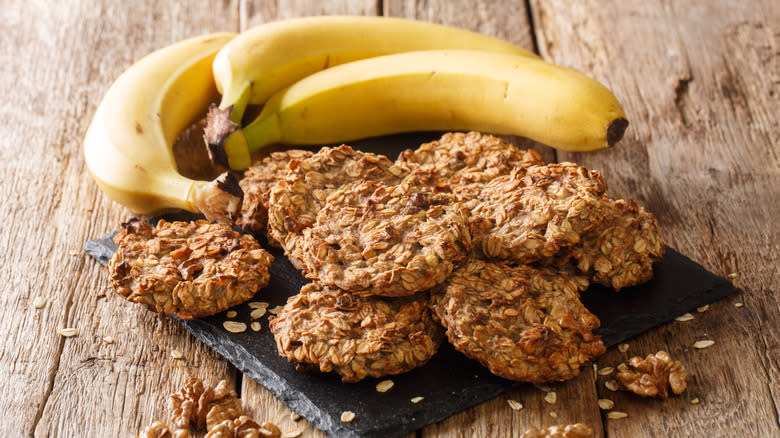 oatmeal cookies and bananas