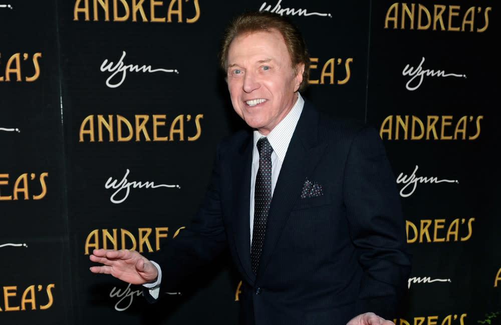 Singer Steve Lawrence has died aged 88 from complications linked to Alzheimer’s credit:Bang Showbiz