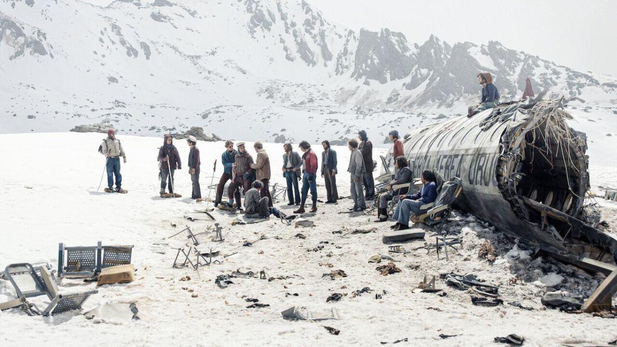 La sociedad de la nieve: el film que vuelve sobre la 'tragedia de los  Andes', a 50 años del accidente