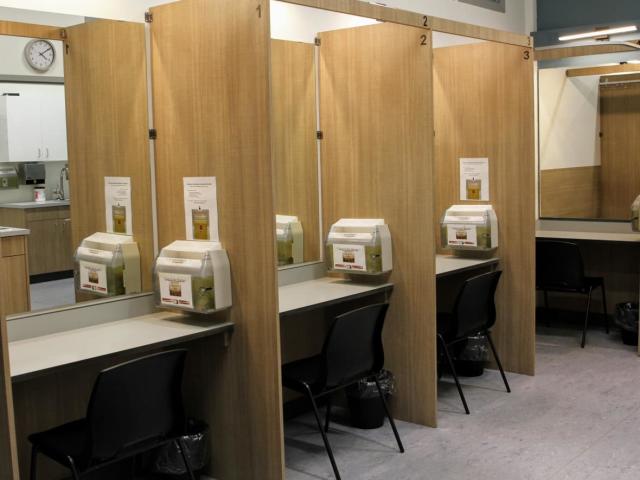 The inside of a supervised consumption site. The often resemble medical clinics, allowing people to take drugs in a monitored and hygienic place.  (CBC News - image credit)