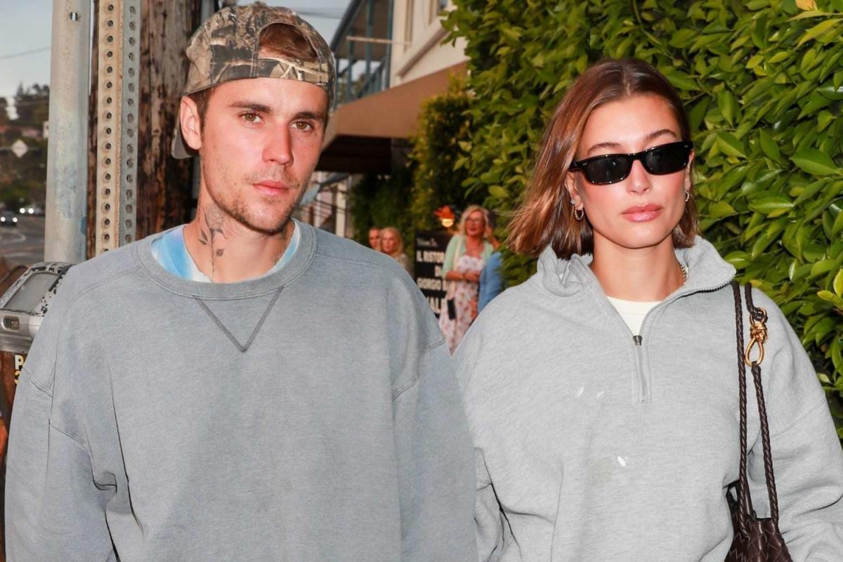 The Top 5 Ways Hailey Bieber Styles Her LV x Supreme Bag - StockX News