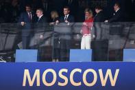 <p>Emmanuel Macron a fait le déplacement à Moscou pour soutenir les Bleus. Son homologue croate Kolinda Grabar-Kitarovic est également présente. Tout comme l’émir du Qatar Cheikh Tamim bin Hamad al-Thani ainsi que Thomas Bach, président du CIO. </p>