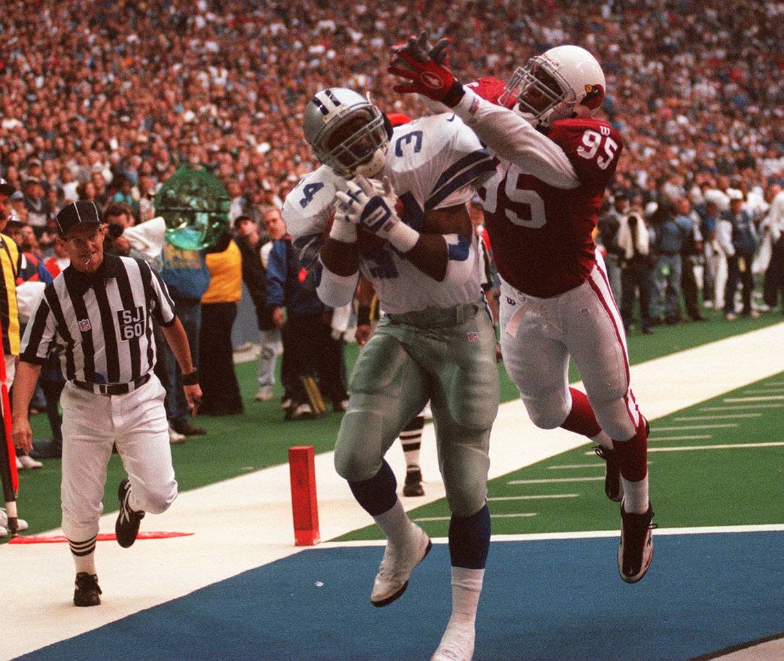 The Dallas Cowboys’ Herschel Walker catches a touchdown pass in a 1997 game. (Star-Telegram files)