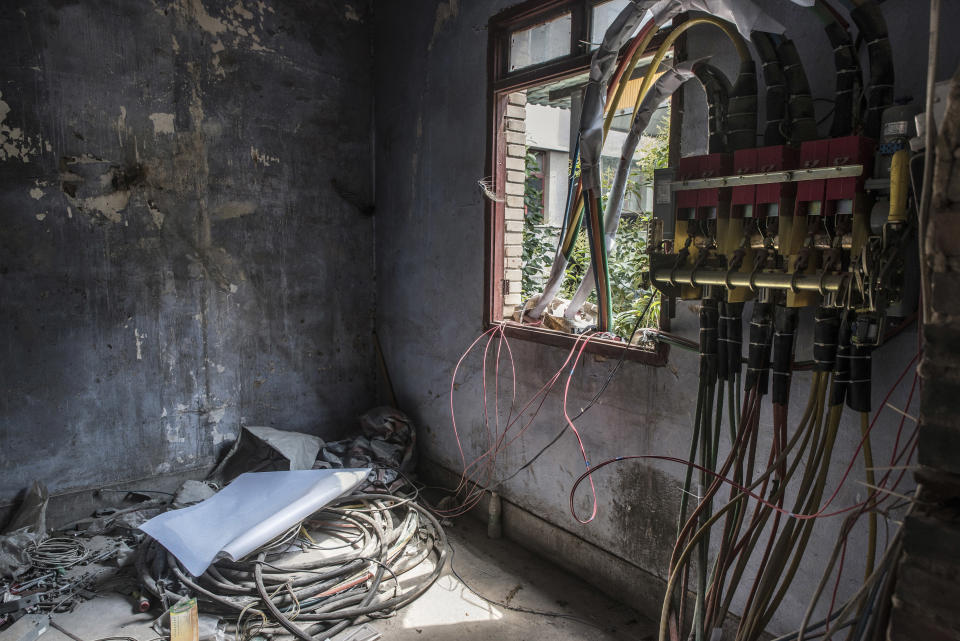 El cableado eléctrico para un sistema de minado de Ethereum en Guizhou, China, el 23 de junio de 2016. (Gilles Sabrie/The New York Times).